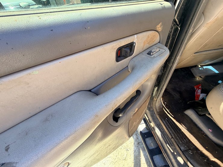 2002-chevrolet-tahoe-image-86