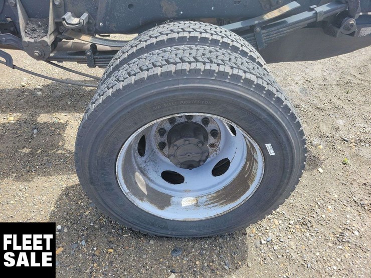 2021-ford-f550-image-10