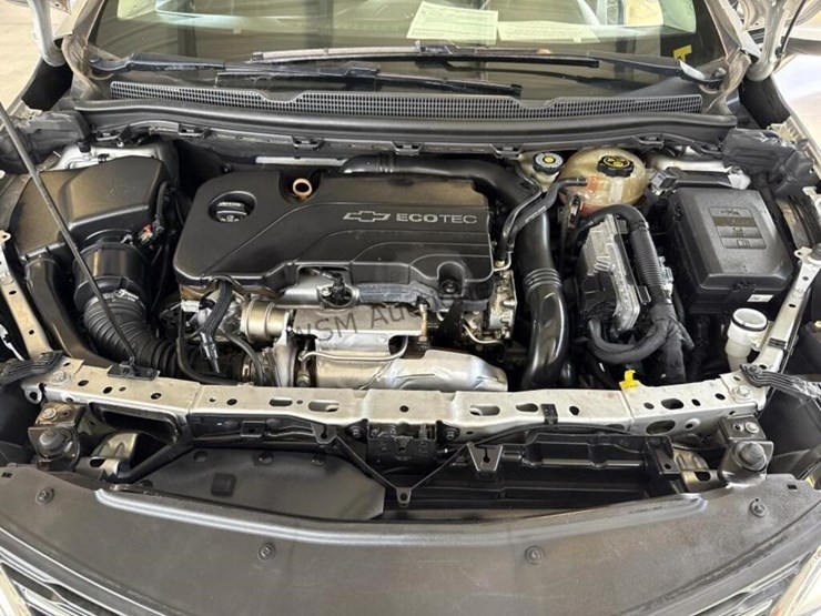 2017-chevrolet-cruze-ls-sdn-image-12