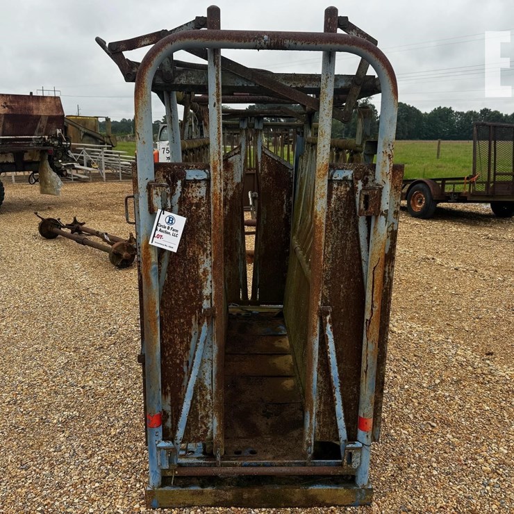 2011 JOHN DEERE 7130