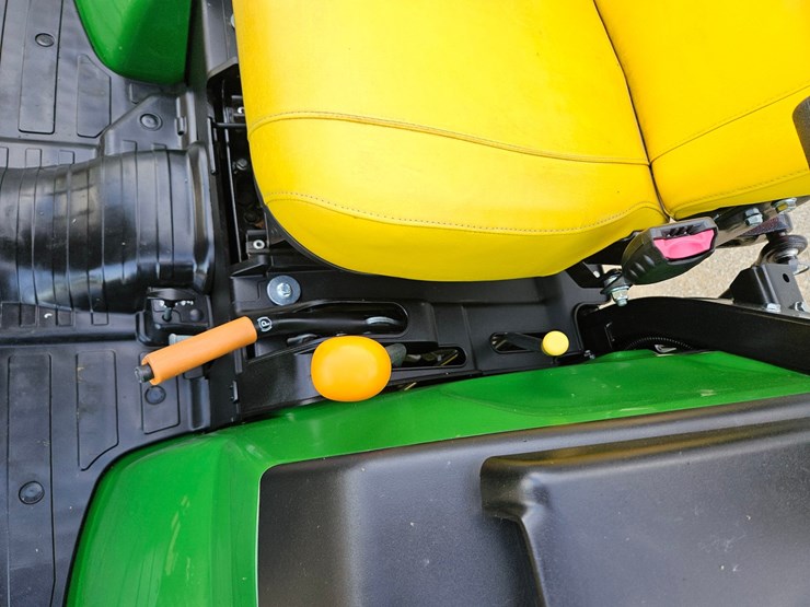 john-deere-2032r-image-30