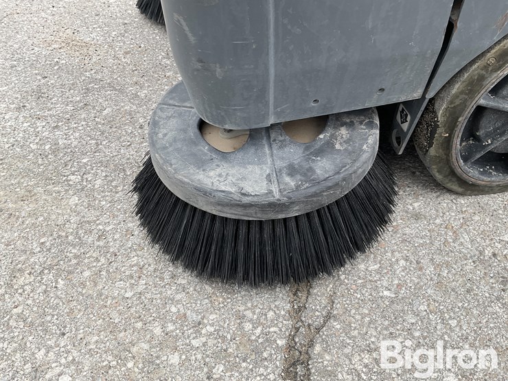 tennant-s20-dry-broom-image-10