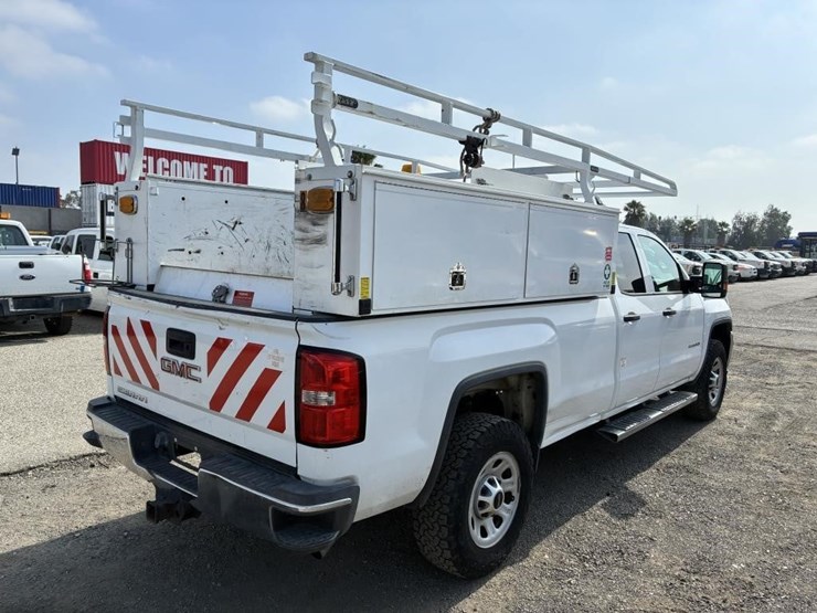 2015-gmc-3500hd-image-3