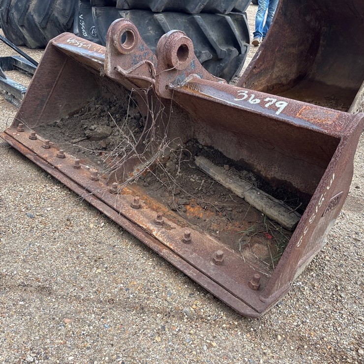 #3465 • 48IN DIGGING BUCKET