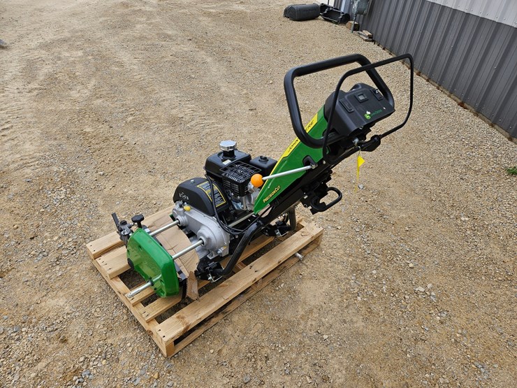2026-john-deere-260sl-image-3