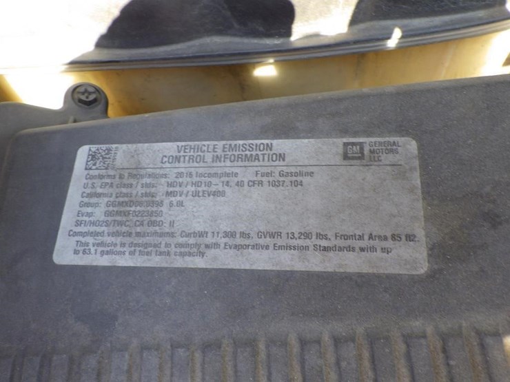 2016-chevrolet-3500-image-12