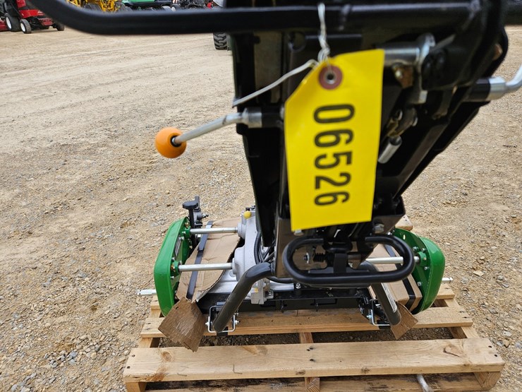 2026-john-deere-260sl-image-16