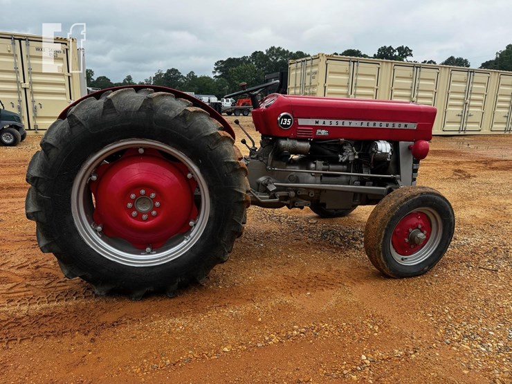 massey-ferguson-135-image-2