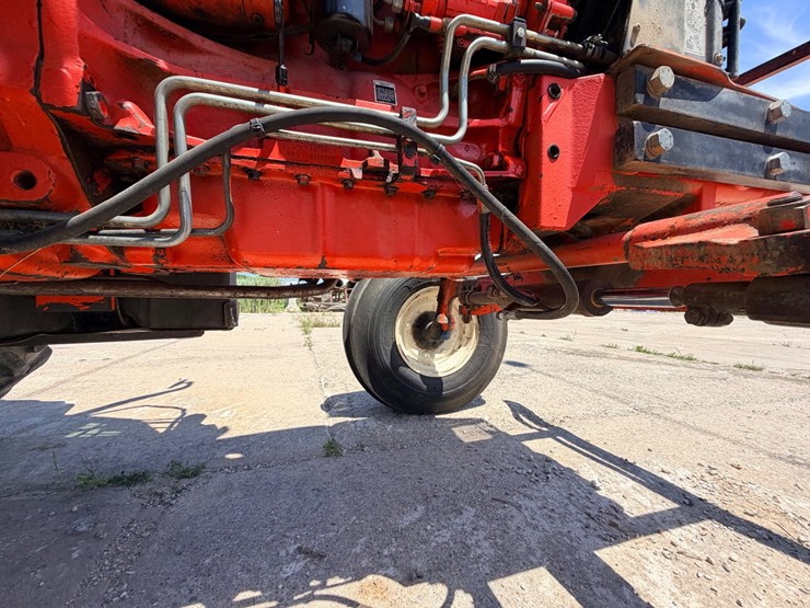 2000-new-holland-ts100-image-35