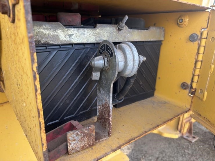 2005-deere-624j-image-66