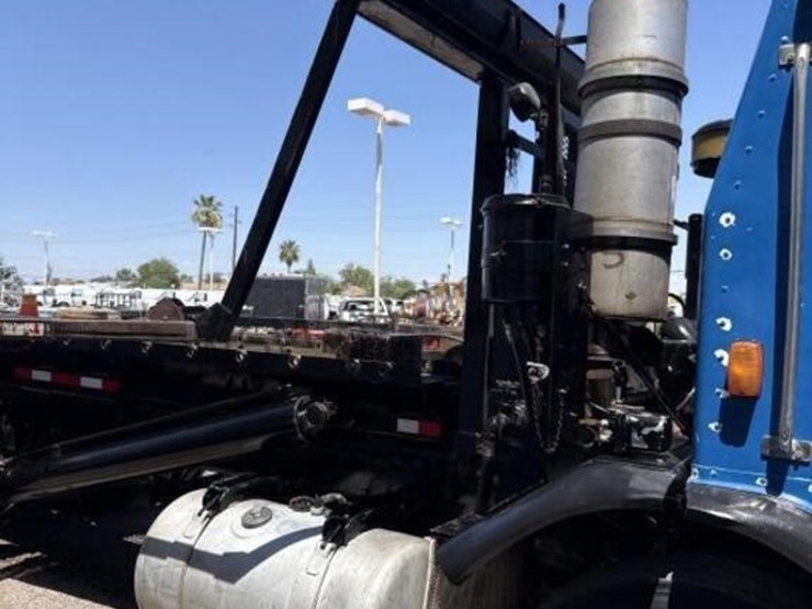 1995-peterbilt-320-image-5