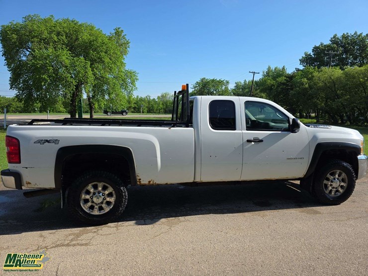2011-chevrolet-silverado-3500hd-image-8