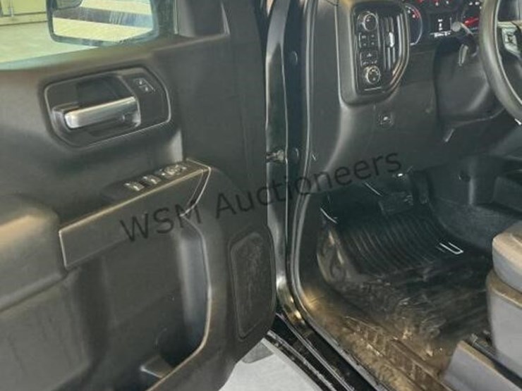 2019-chevrolet-silverado-1500-image-24