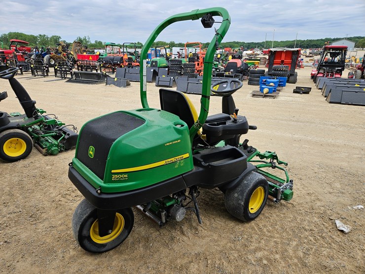 john-deere-2500e-image-5