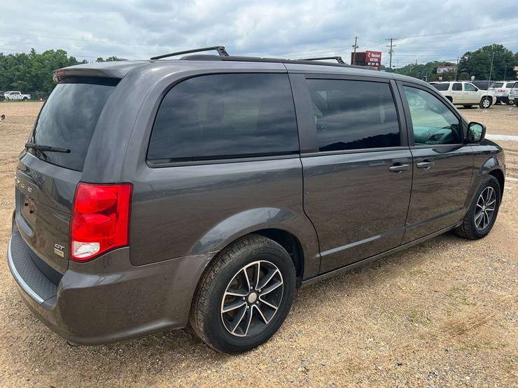 2018-dodge-grand-caravan-gt-image-3