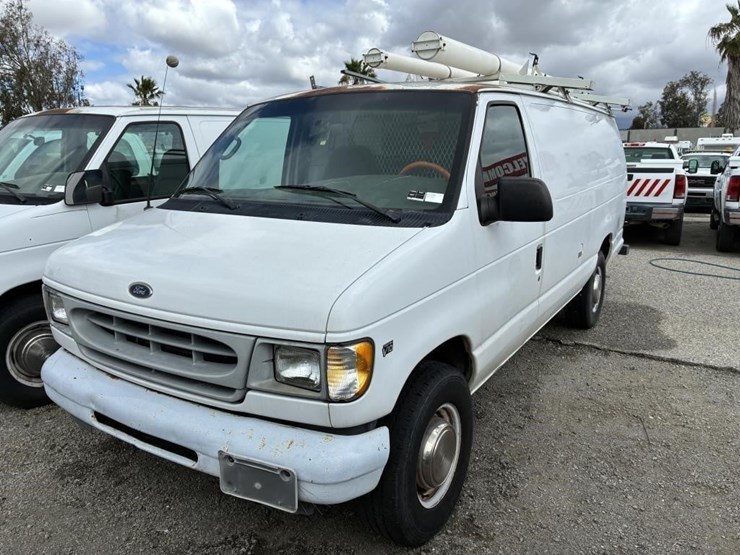 2002-ford-e350-sd-image-1