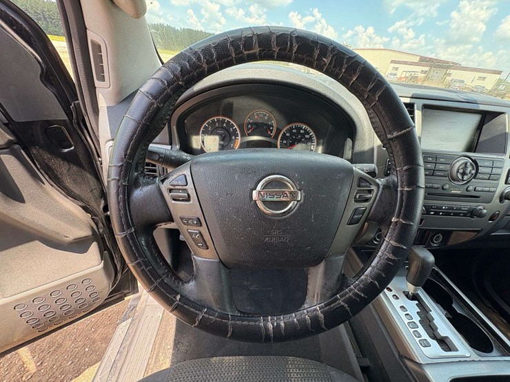 2015-nissan-armada-image-13