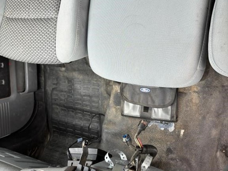 2011-ford-f550-image-23