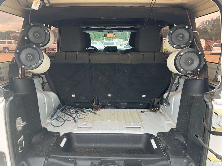 2015-jeep-wrangler-sport-image-17