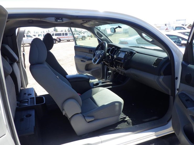 2014-toyota-tacoma-image-6