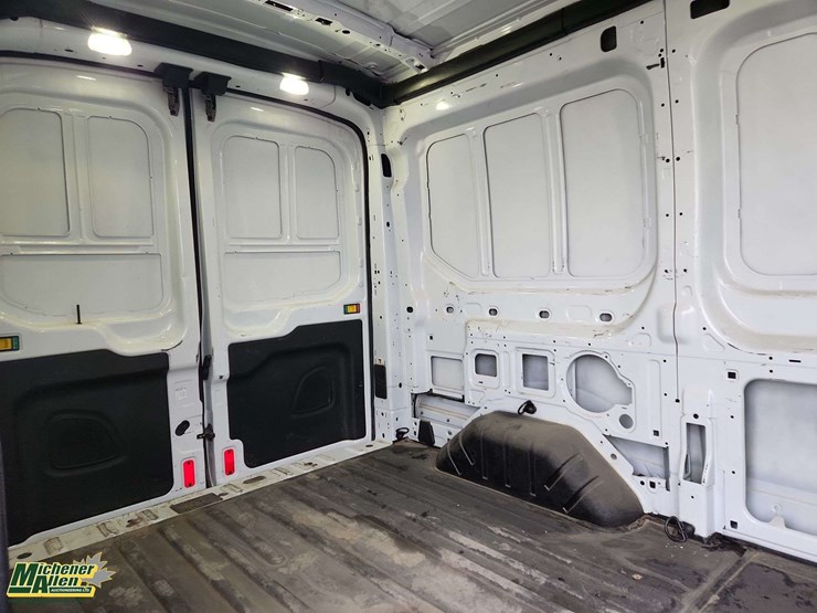2017-ford-transit-image-16