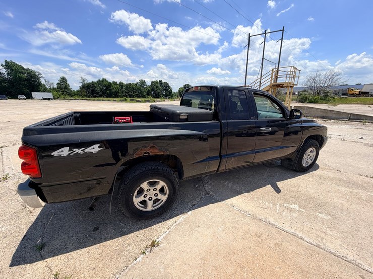 2005-dodge-dakota-image-9