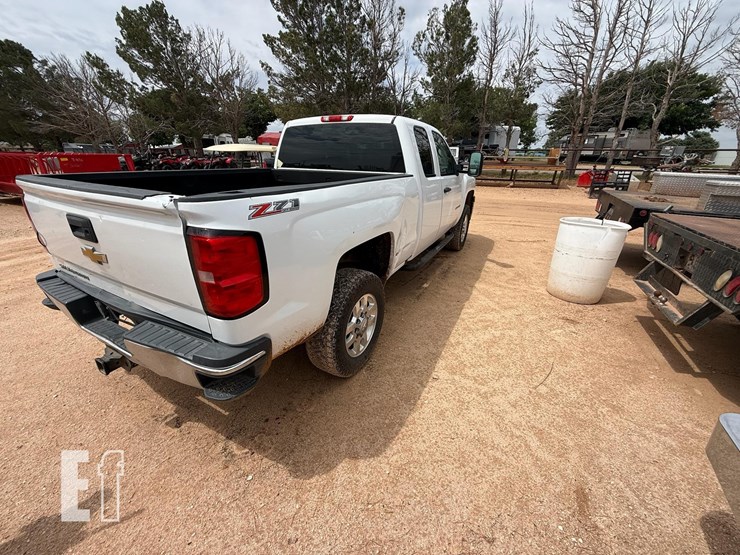 2011-chevrolet-2500hd-image-3