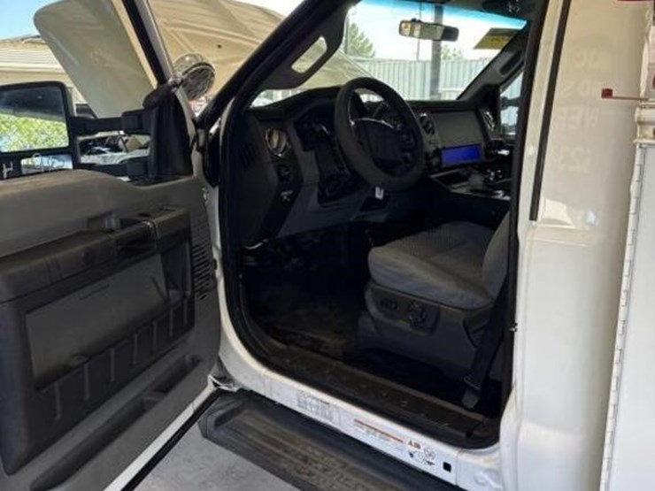 2012-ford-f550-image-24