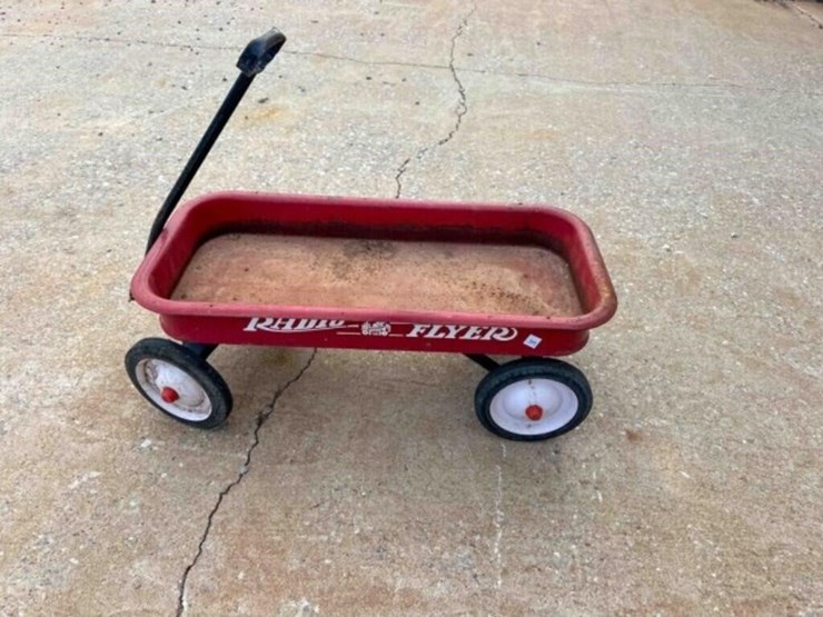 radio-flyer-kids-wagon-image-1