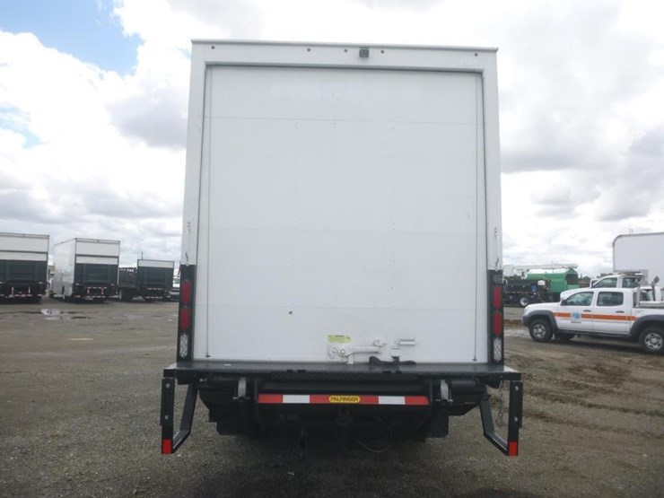 2023-isuzu-nrr-image-6