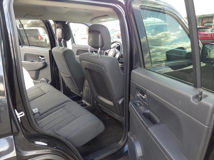 2012-jeep-liberty-image-8