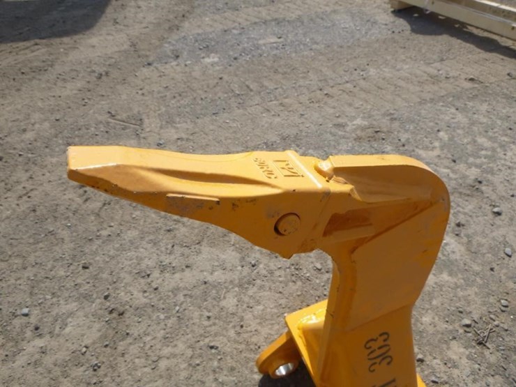 caterpillar-303-image-6