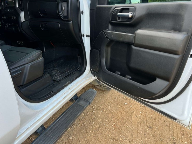 2021-chevrolet-silverado-2500-image-26