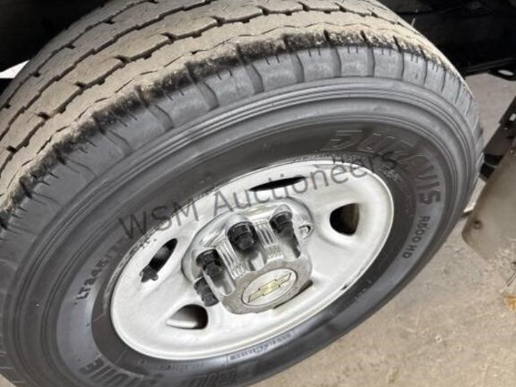 2016-chevrolet-express-3500-image-10