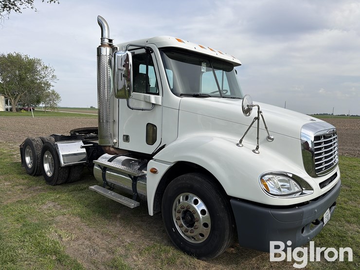 2007-freightliner-columbia-120-t/a-day-cab-truck-tractor-image-3