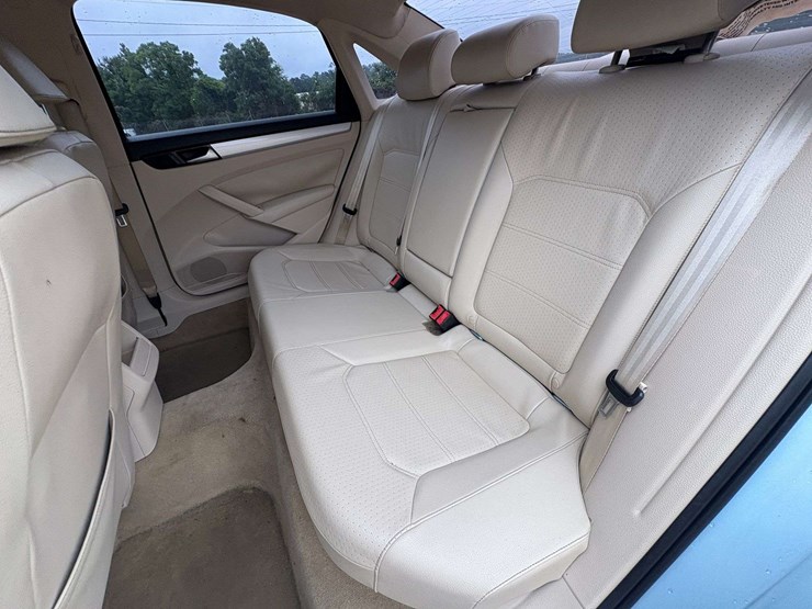 2012-volkswagen-passat-se-diesel-4-door-sedan-(172,508-miles)-image-18