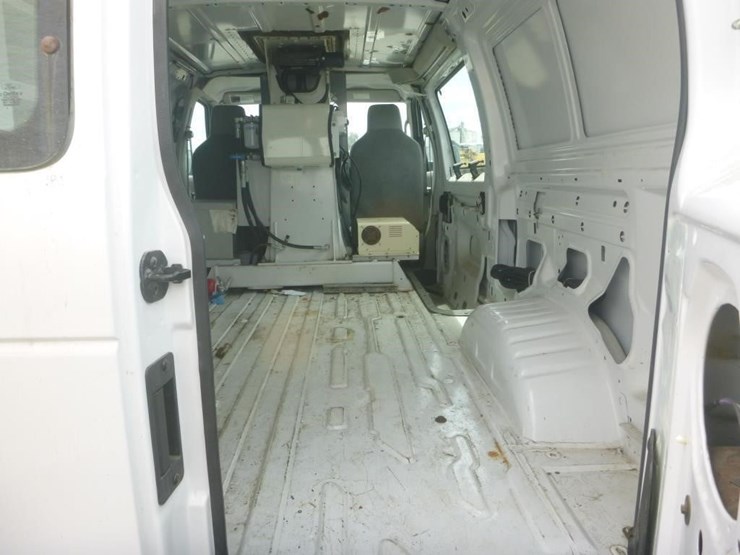 2011-ford-e350-image-16