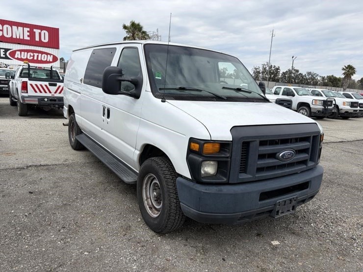 2013-ford-e350-sd-image-2