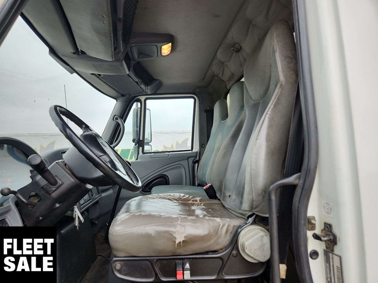 2004-international-durastar-4300-image-20