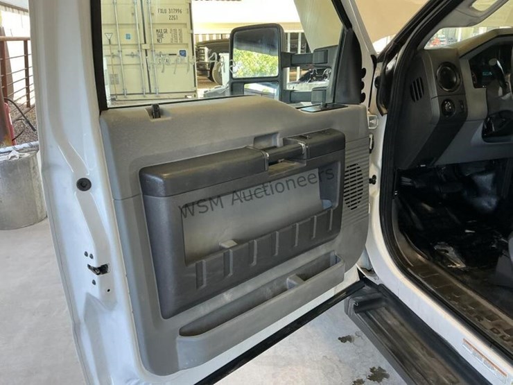 2014-ford-f550-image-23