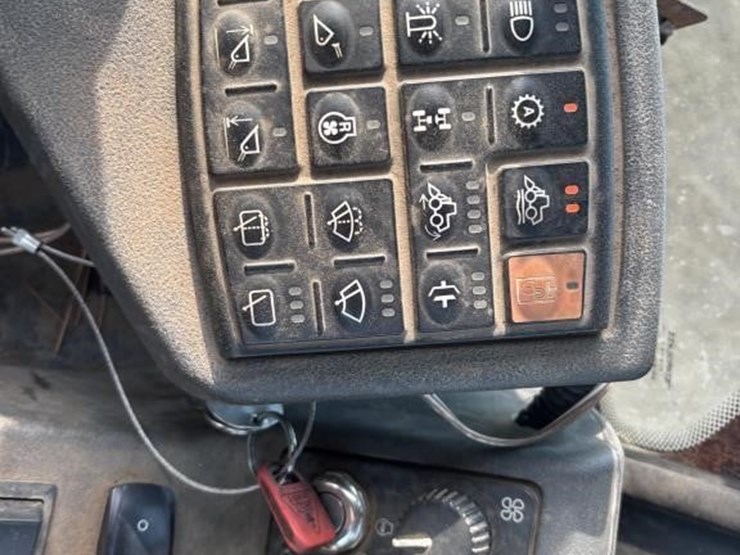 2005-deere-624j-image-37