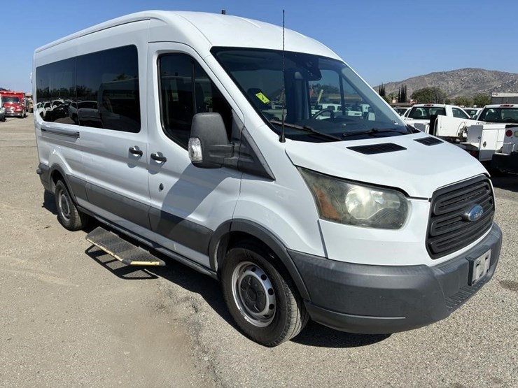 2017-ford-transit-image-2