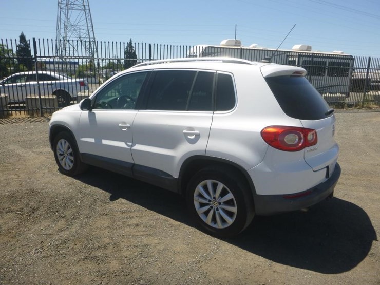 2011-volkswagen-tiguan-image-4