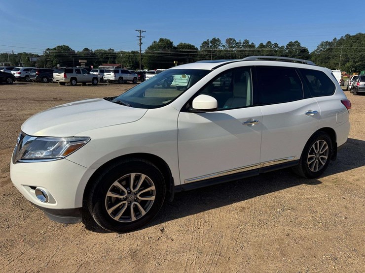 2014-nissan-pathfinder-sl-image-1