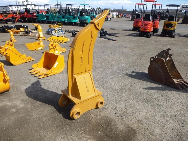 caterpillar-320-image-3