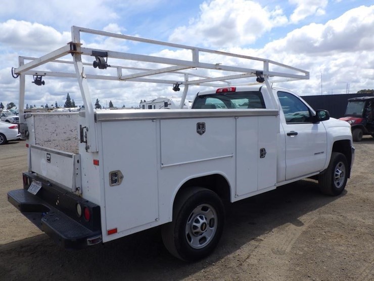 2016-chevrolet-2500-image-3