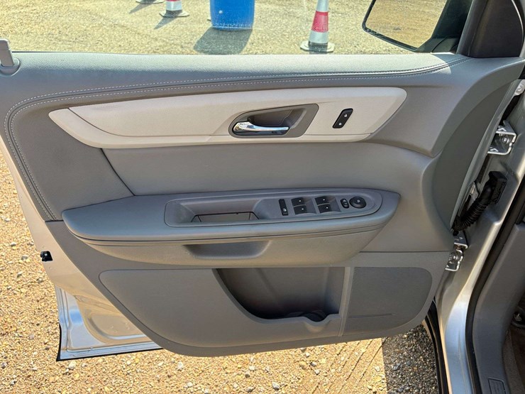 2016-chevrolet-traverse-ls-image-11
