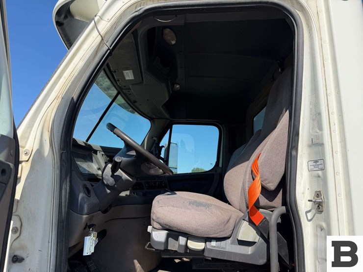 2014-freightliner-cascadia-125-image-46