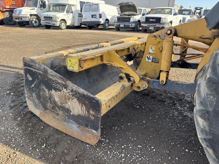 2010-deere-210lj-image-16
