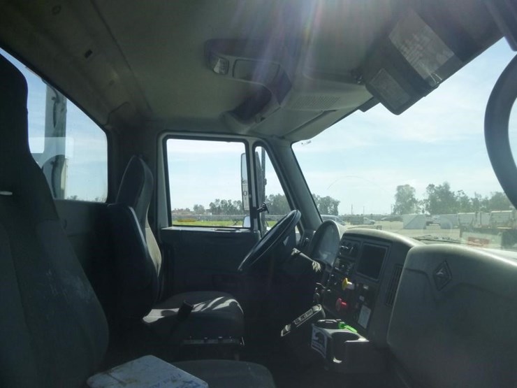 2009-international-durastar-4400-image-20